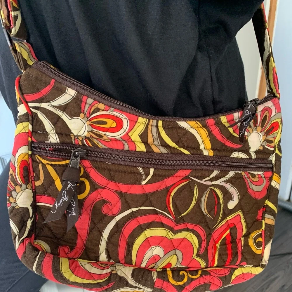 VERA BRADLEY sweet shoulder bag in excellent condition. Tons of pockets - Picture 6 of 6